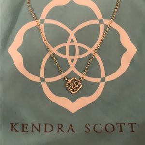 NWOT Kendra Scott Gold Decklyn logo necklace